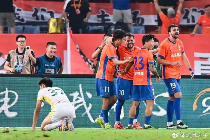 观看入口-泰山队赛后评分，一人得满分10分，两人9分以上，球员集体高分