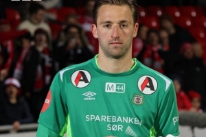 英雄联盟全球总决赛官网-挪威联赛门将获评全场最佳，获得四盒鸡蛋作为奖品