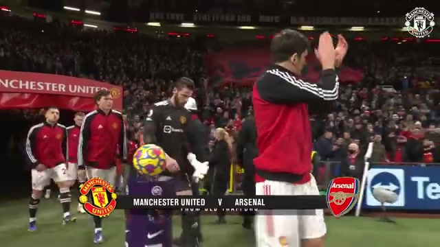 巅峰之战！21年英超赛场，C罗梅开二度助曼联主场3-2险胜枪手