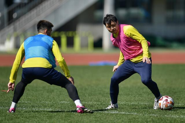 LOL总决赛直播-中超转会开窗“开倒车”：试训有玄机 诸侯自动降薪