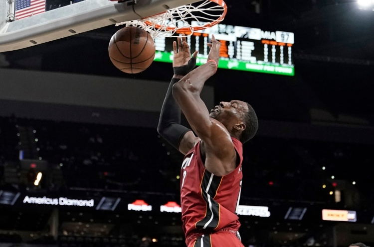 观看入口-路威：当阿德巴约距离历史如此之近时当然会全力以赴 这无可厚非