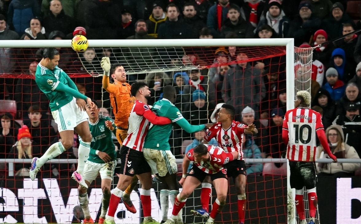 世界赛比分-1:0！萨拉赫队史第一，范戴克一锤定音，利物浦重返胜利紧咬曼联