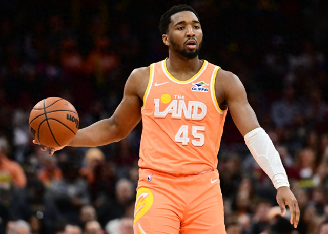 英雄联盟全球总决赛官网-17届之光！米切尔砍下15000分，同届塔图姆福克斯热巴多少分？|阿德巴约|多诺万-米切尔|克利夫兰骑士队|达拉斯独行侠队|巴姆-阿德巴约_新浪体育_新浪新闻